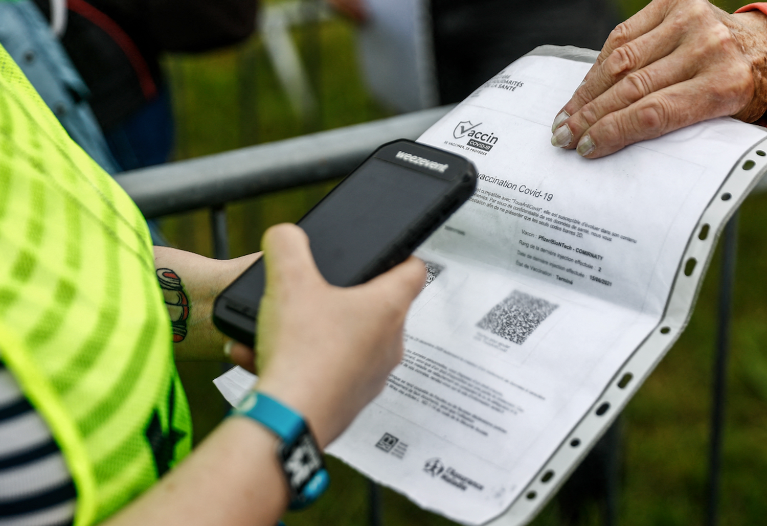 pass sanitaire qr code centre commercial paris ile de france